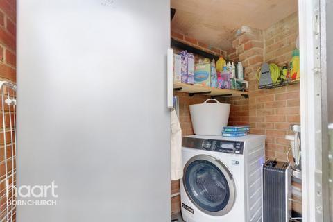 37 Egbert Close, Hornchurch, RM12 5DE