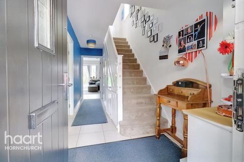 37 Egbert Close, Hornchurch, RM12 5DE