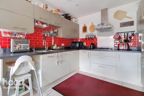 37 Egbert Close, Hornchurch, RM12 5DE