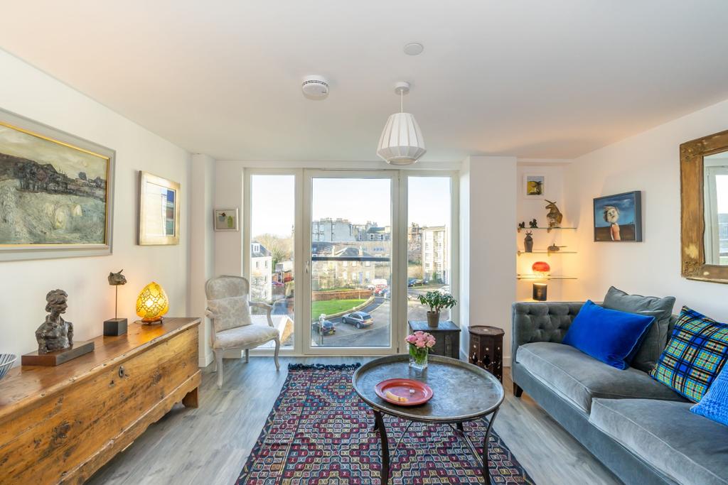 Couper Street, The Shore, Edinburgh, EH6 1 bed flat £153,000