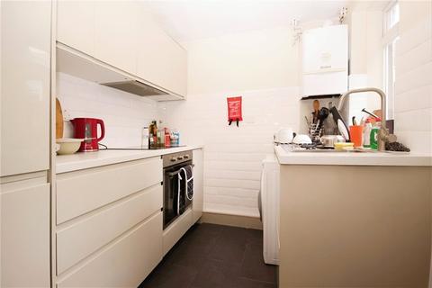 3 bedroom terraced house to rent, Guildford Park Road, Guildford, Surrey, GU2