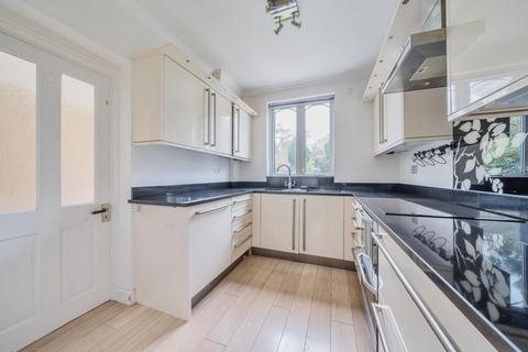 38 Pitfold Road, London, SE12 9HX