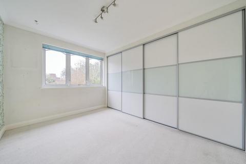 38 Pitfold Road, London, SE12 9HX