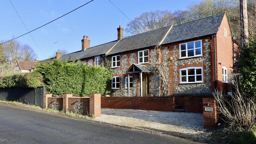 Bryants Bottom, Great Missenden, HP16 4 bed semidetached house £900,000
