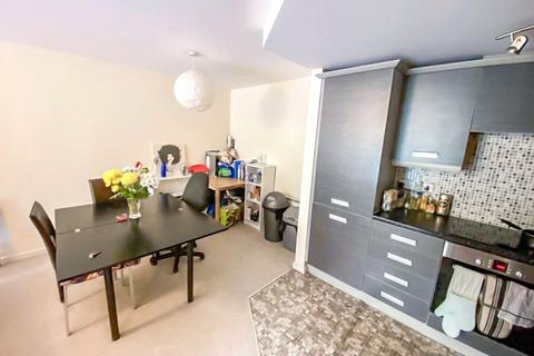 2 bedroom flat to rent, Ladybarn Lane, Manchester, M14