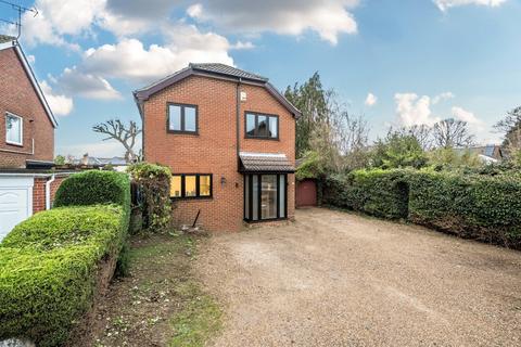 Painswick Close, Sarisbury Green, Hampshire, SO31