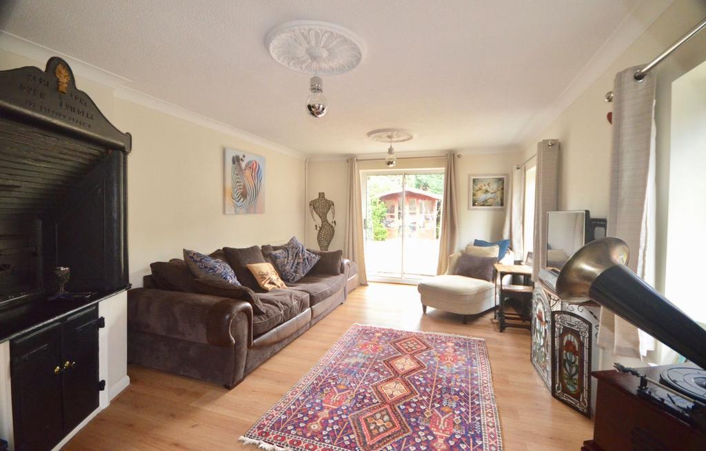 London Road, Shenley, WD7 2 bed cottage £1,600 pcm (£369 pw)