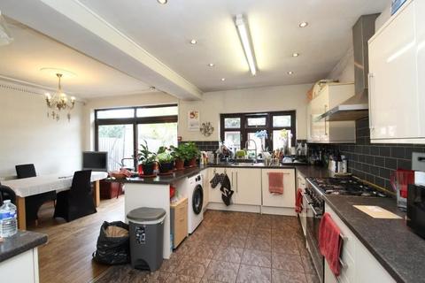 6 bedroom semi-detached house to rent - The Drive, Ilford