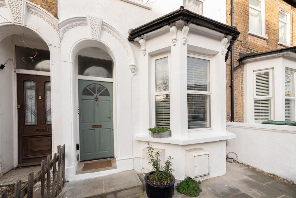 Barclay Road, London, Greater London, E11 2 bed ground floor flat for