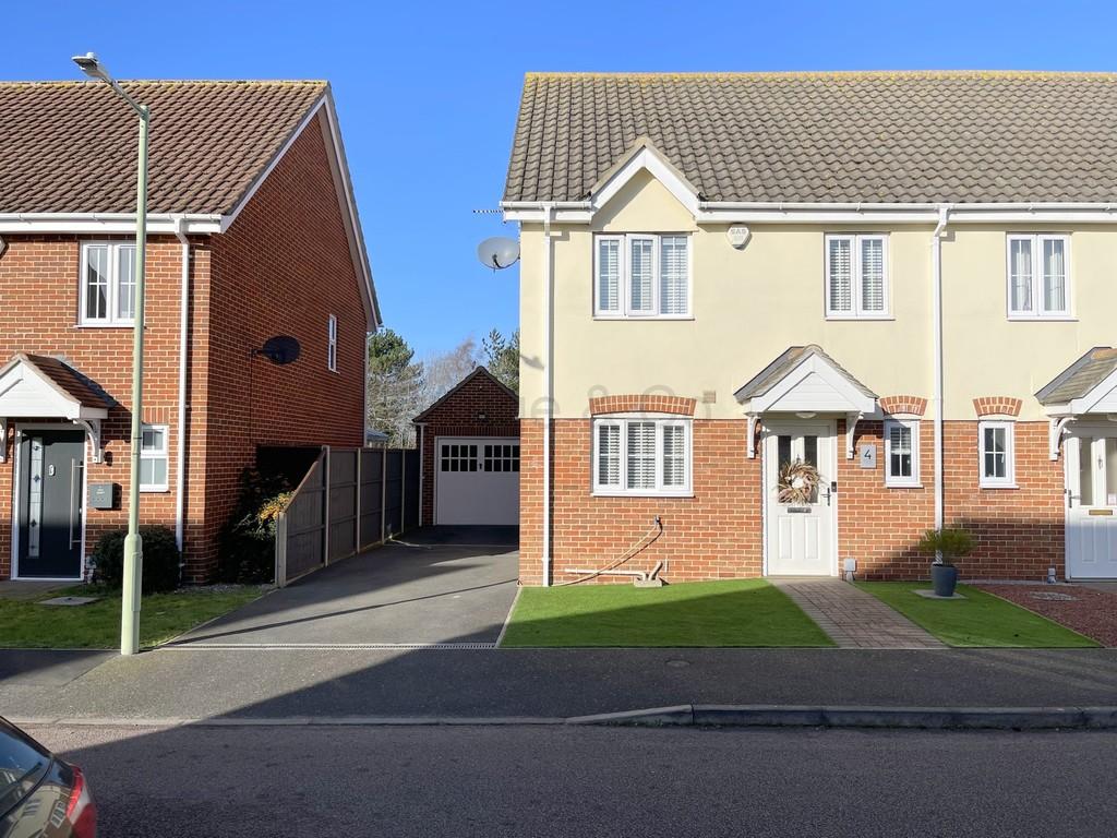 Heritage Close, Kessingland, Lowestoft 3 bed semidetached house £270,000