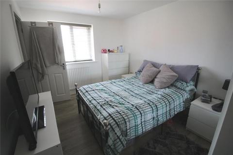 2 bedroom apartment to rent, School Avenue, Laindon, SS15 6LX