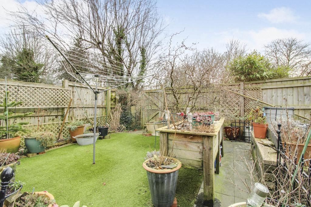 Green Meadow Avenue, Greenmeadow, Swindon 3 bed semidetached house for