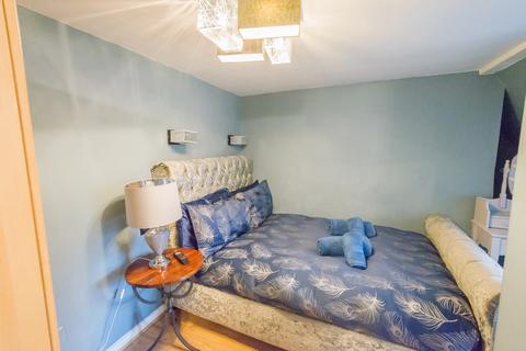 1 bedroom flat to rent, North Parade, Bath