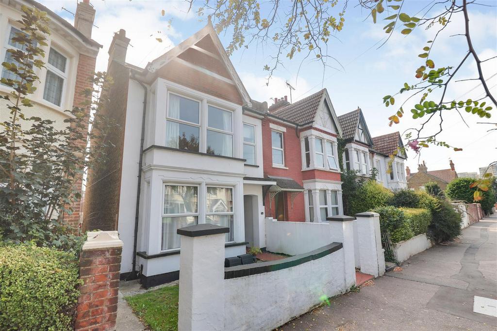 Road, Southendonsea, SS2 3 bed flat £1,000 pcm (£231 pw)