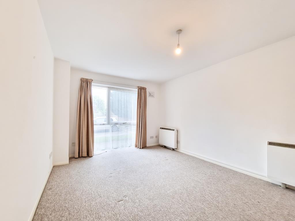 Katherines Court, Ampthill, MK45 2 bed flat £875 pcm (£202 pw)