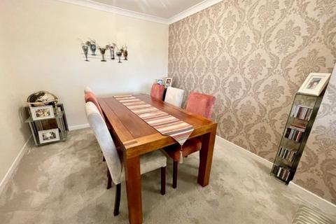 18, Eastwood Court Albert Promenade, Halifax, HX3 0HP