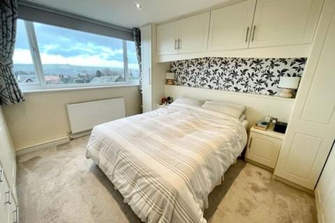 18, Eastwood Court Albert Promenade, Halifax, HX3 0HP