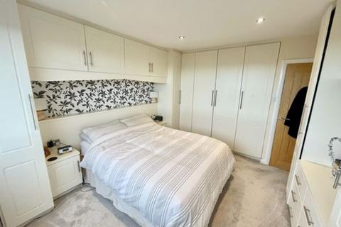 18, Eastwood Court Albert Promenade, Halifax, HX3 0HP