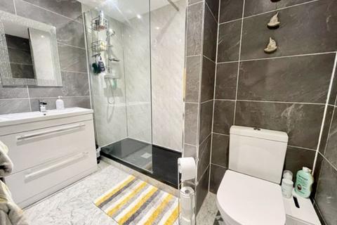 18, Eastwood Court Albert Promenade, Halifax, HX3 0HP
