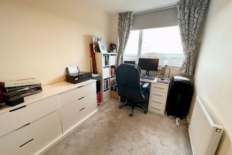 18, Eastwood Court Albert Promenade, Halifax, HX3 0HP