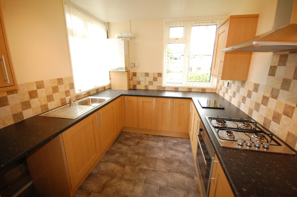 Farnham Road, Newton Hall, Durham... 3 bed end of terrace house £595