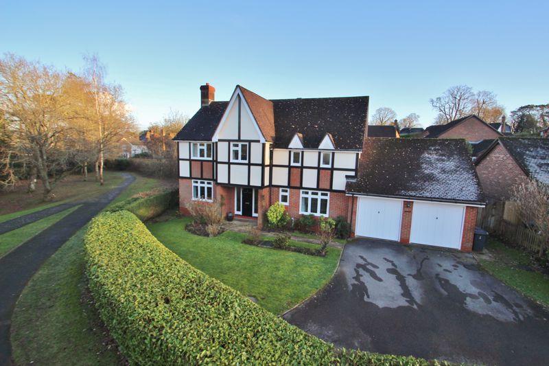 Baldock Road, Castle Park, Wadhurst 5 bed detached house £885,000