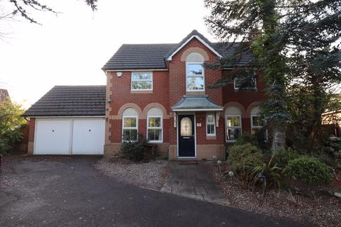 4 bedroom detached house for sale - Hadleigh Close