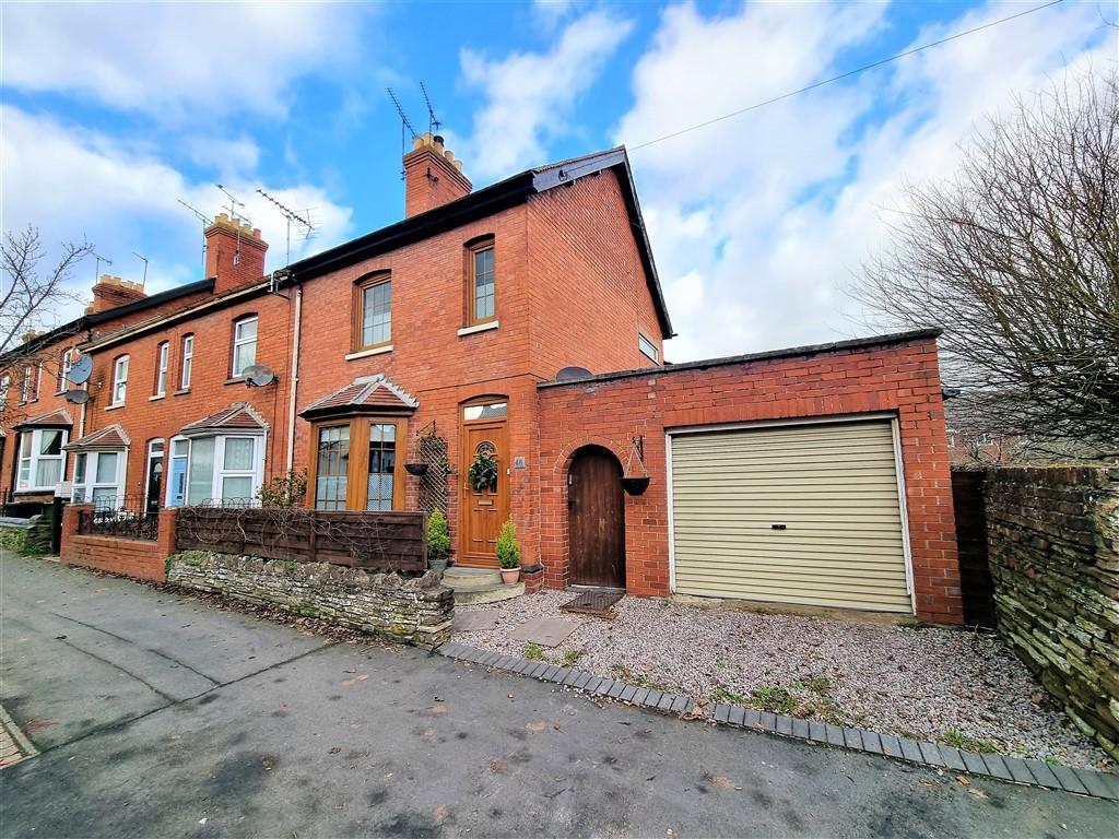 Bargates, Leominster, Herefordshire... 2 bed end of terrace house £