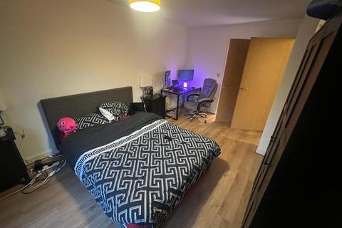 2 bedroom flat to rent - Albatross Way, London, SE16 7BY
