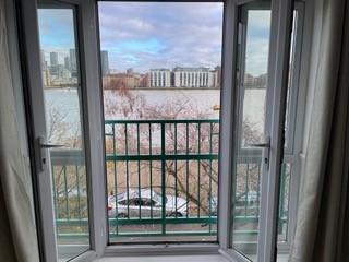 Apartment in Surrey Quays - More