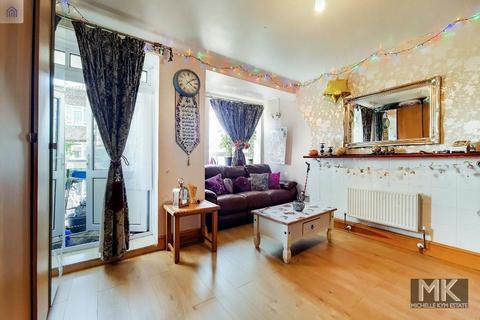 2 bedroom flat for sale, Hadfield House, Ellen street, Aldgate, London, E1 1PB