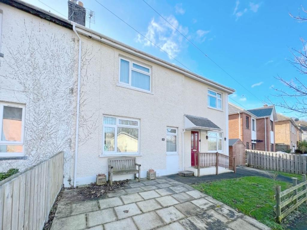 Fifth Avenue, Penparcau, Aberystwyth 4 bed semidetached house £250,000