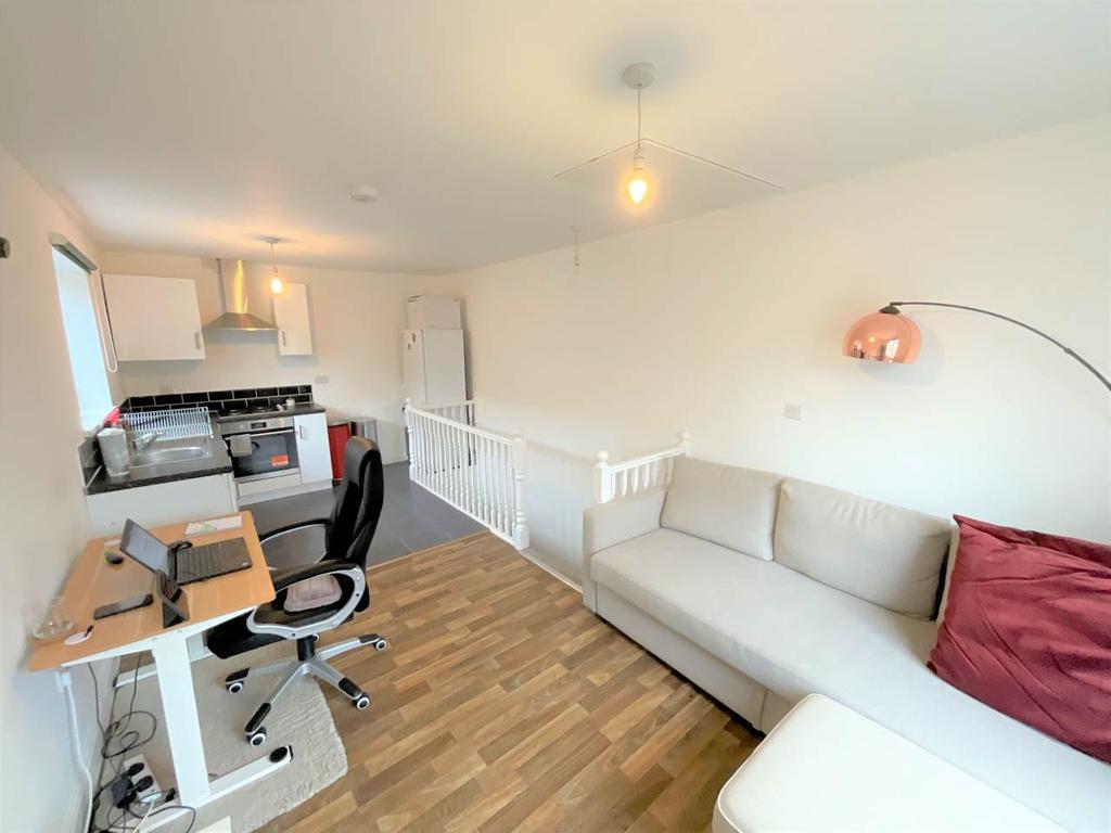 Cedars Avenue, Walthamstow, London 1 bed flat £1,350 pcm (£312 pw)