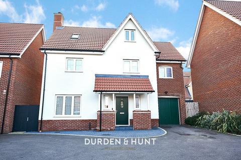 8 Mountain Ash Close, Chigwell, IG7 4HX