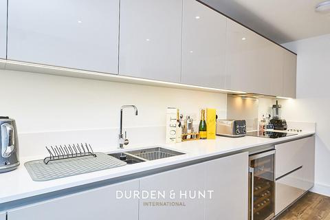 8 Mountain Ash Close, Chigwell, IG7 4HX