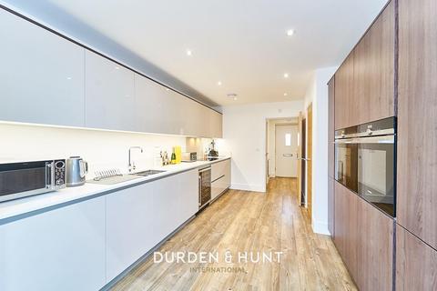 8 Mountain Ash Close, Chigwell, IG7 4HX