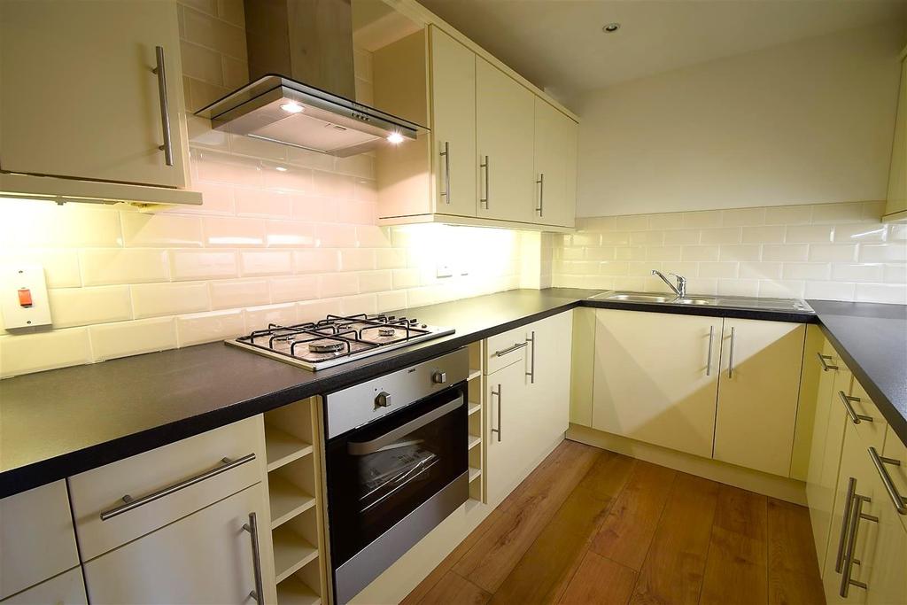 Hill House Mews, Bromley 2 bed flat £1,625 pcm (£375 pw)