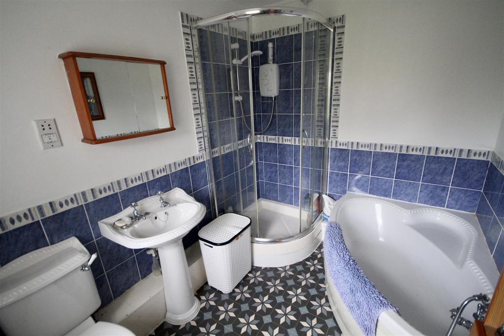 5.Bathroom.jpeg