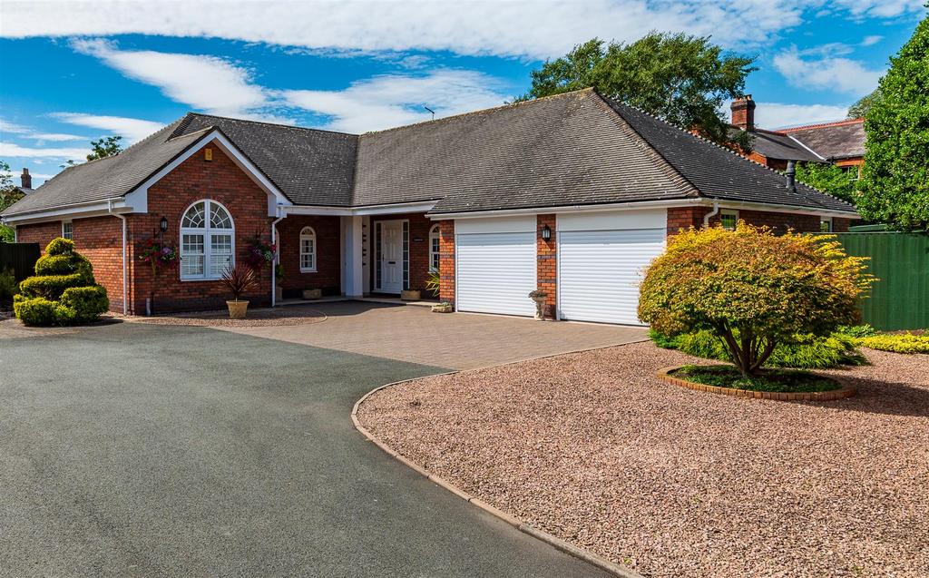 Soulton Road, Wem, Shropshire 4 bed detached bungalow £550,000