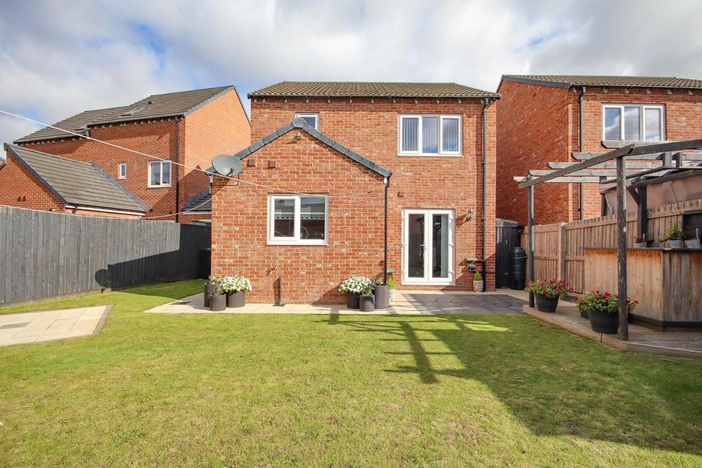 Lord Close, Stainsby Hall Farm, Acklam, Middlesbrough, TS5 8FF 3 bed