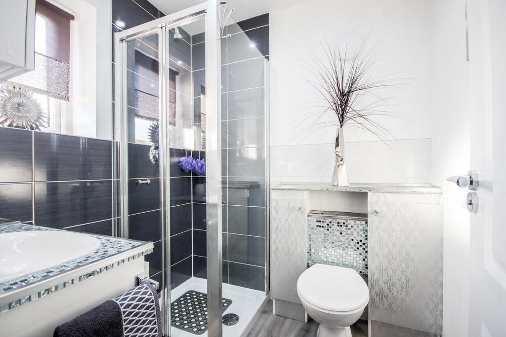 Master En-Suite