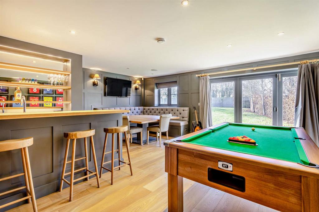Annexe - Games room and bar