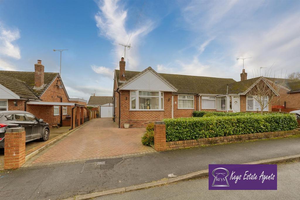 Maple Crescent, Blythe Bridge, 2 bed semidetached bungalow for sale