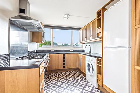 13 Athlone Square, Windsor, SL4 1SS