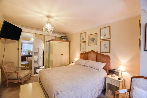 2 Barnack Road, Stamford, PE9 2NA