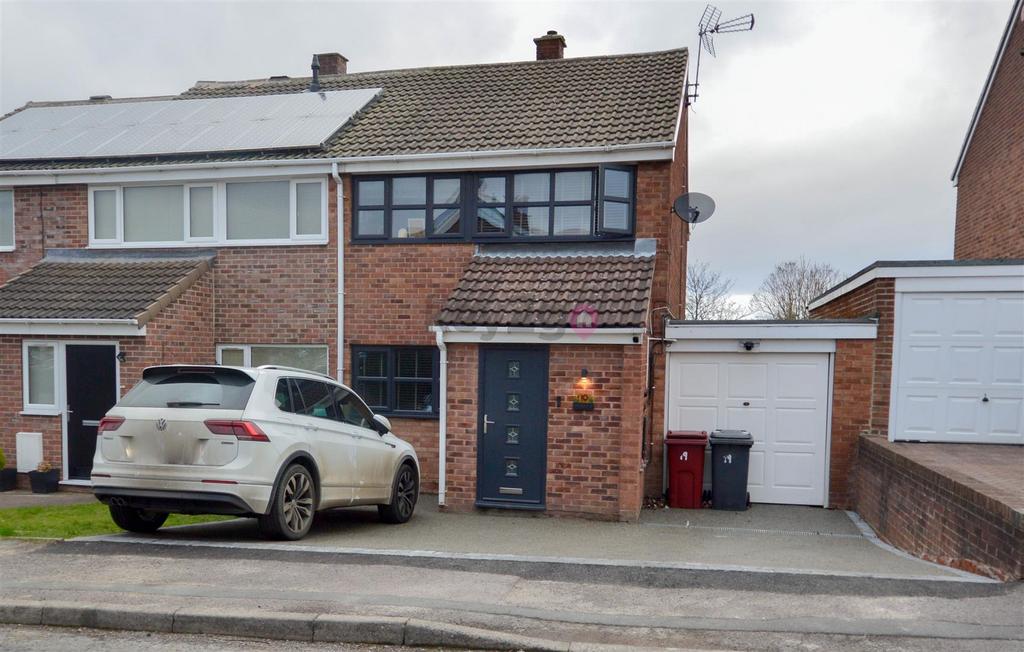 Simcrest Avenue, Killamarsh, Sheffield, S21 3 bed semidetached house for sale £230,000