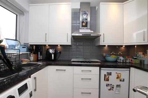 16 Plassey Close, Exeter, EX4 5HE