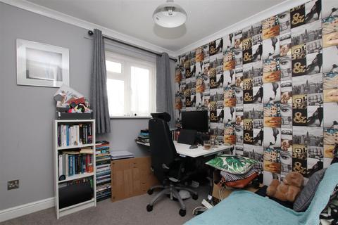 16 Plassey Close, Exeter, EX4 5HE