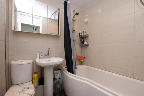 16 Plassey Close, Exeter, EX4 5HE
