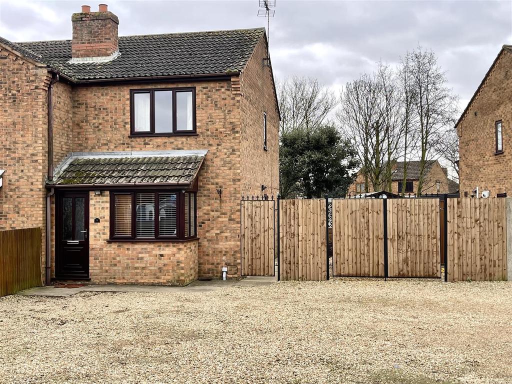 Northgate, Pinchbeck, Spalding 2 bed semidetached house £175,000